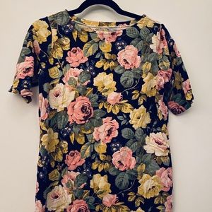 Oversized flower shirt - Uniqlo UT StudioSanderson
